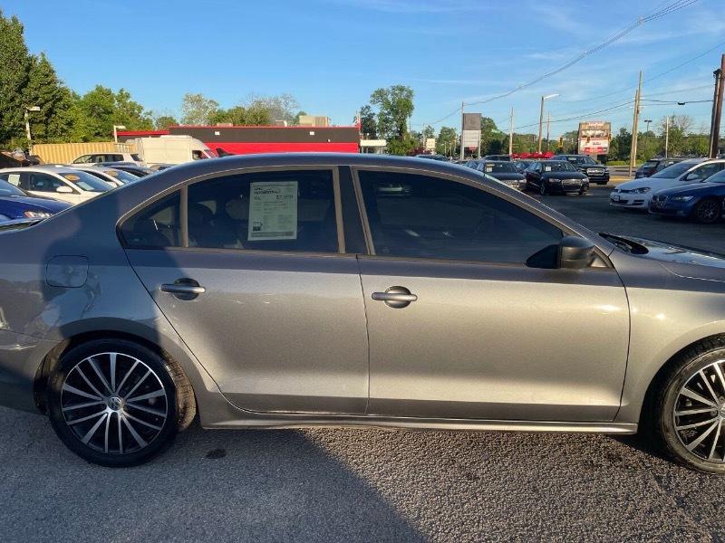 Volkswagen Jetta SE 6A 2016