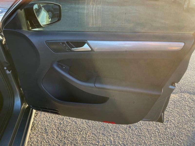 Volkswagen Jetta SE 6A 2016