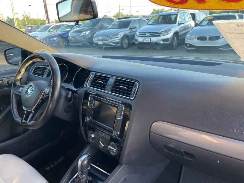 Volkswagen Jetta SE 6A 2016