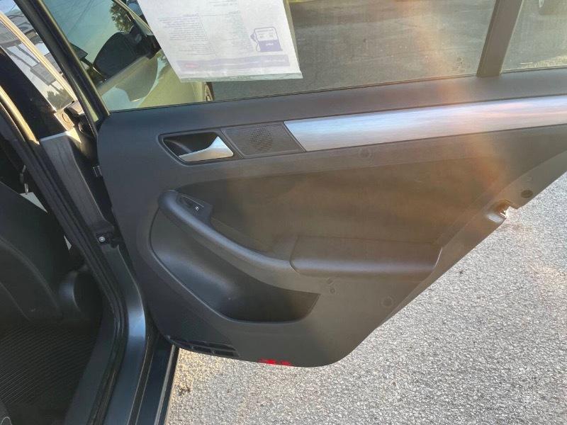 Volkswagen Jetta SE 6A 2016