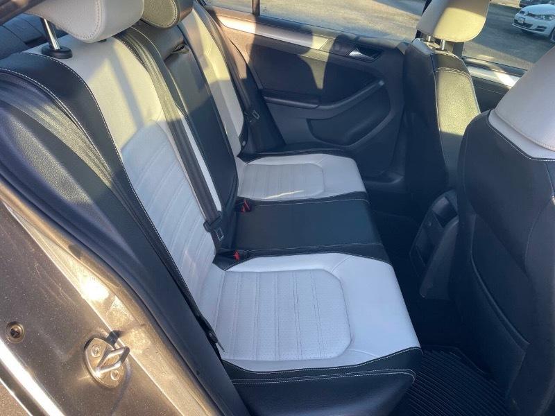 Volkswagen Jetta SE 6A 2016