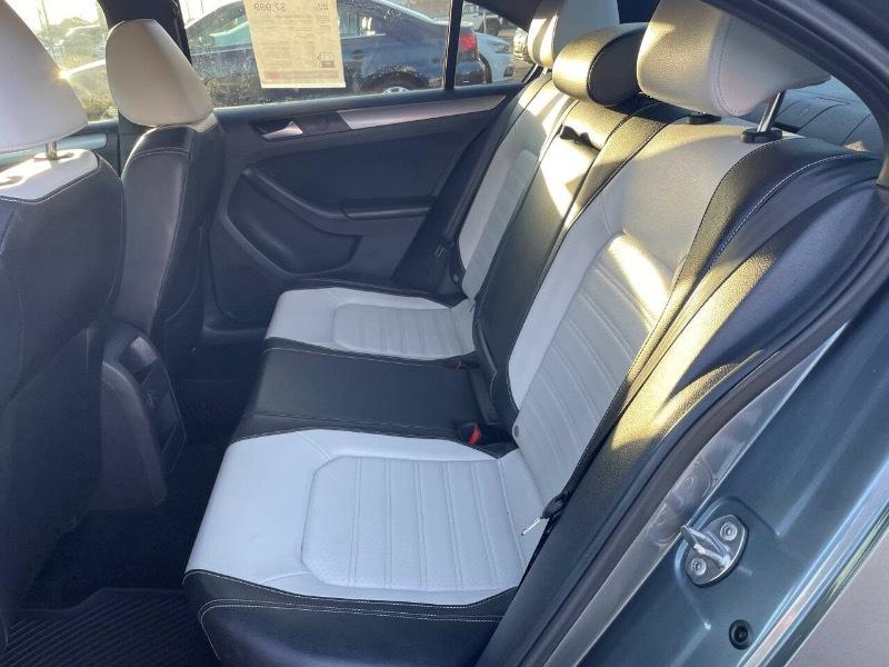 Volkswagen Jetta SE 6A 2016