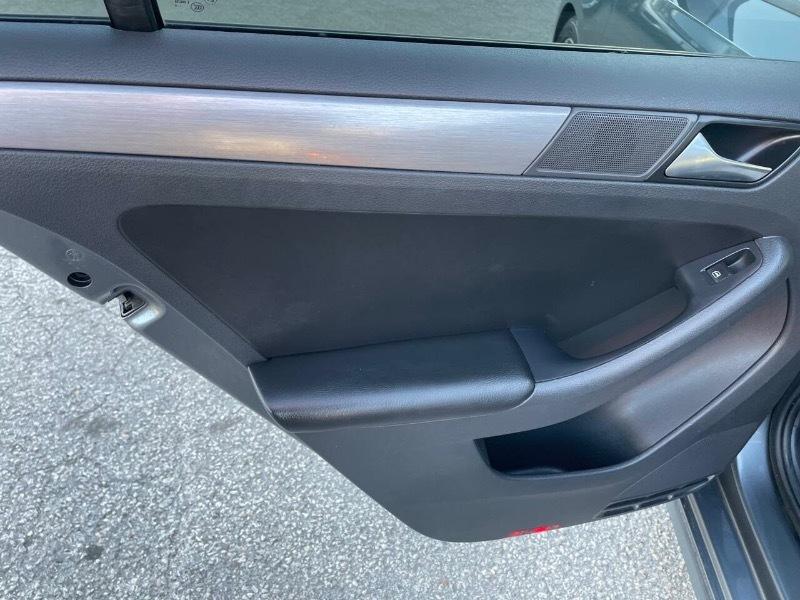 Volkswagen Jetta SE 6A 2016