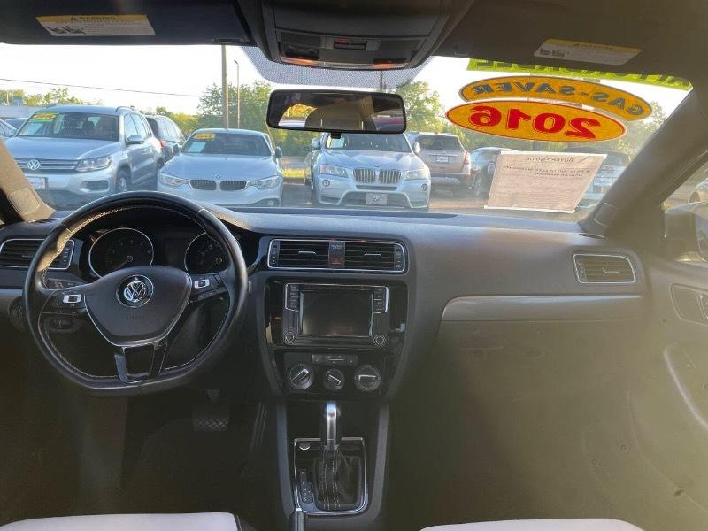 Volkswagen Jetta SE 6A 2016