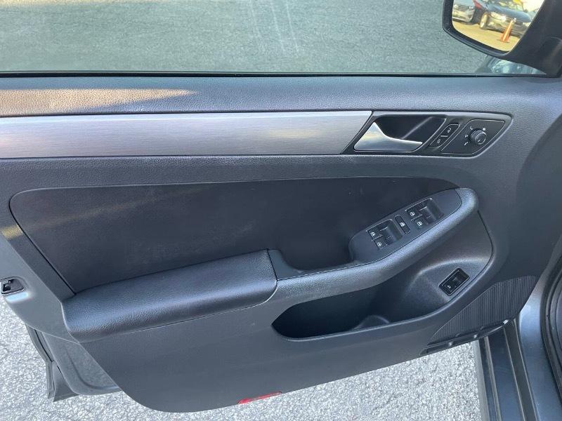 Volkswagen Jetta SE 6A 2016