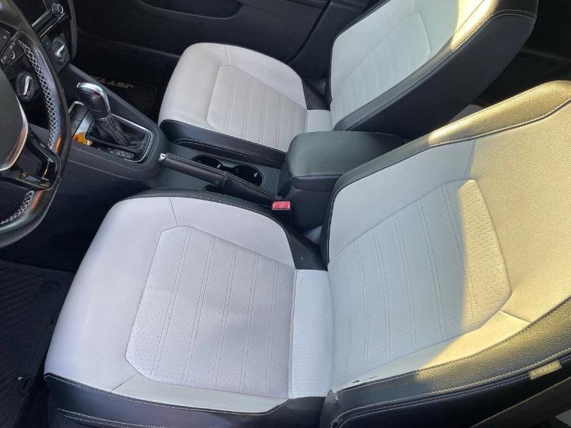 Volkswagen Jetta SE 6A 2016