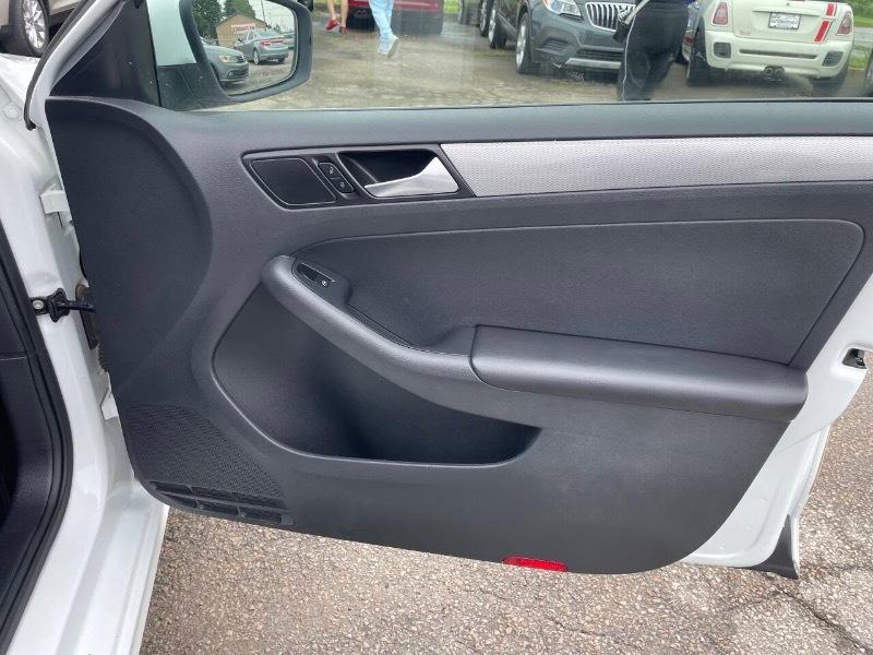 Volkswagen Jetta 1.4T SE 6A 2017