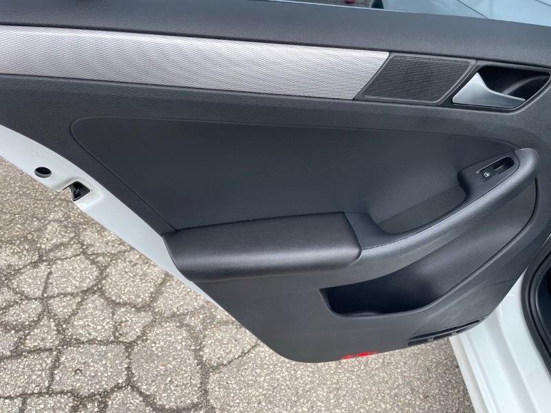 Volkswagen Jetta 1.4T SE 6A 2017