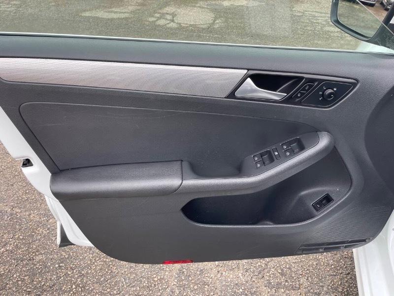Volkswagen Jetta 1.4T SE 6A 2017