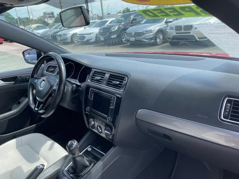 Volkswagen Jetta SE 5M 2016