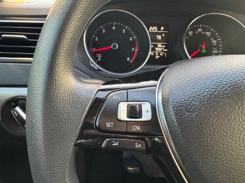 Volkswagen Jetta 1.4T S 6A 2017