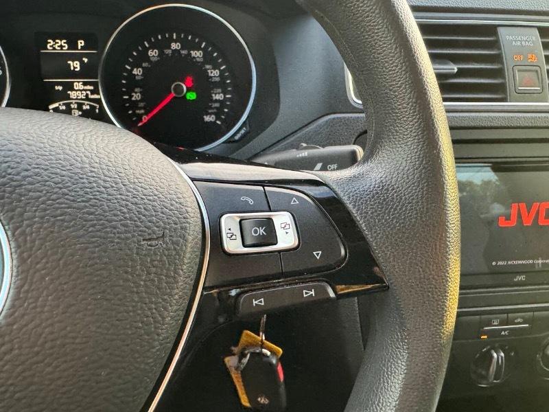 Volkswagen Jetta 1.4T S 6A 2017