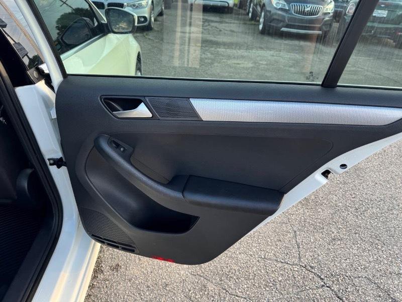 Volkswagen Jetta 1.4T S 6A 2017