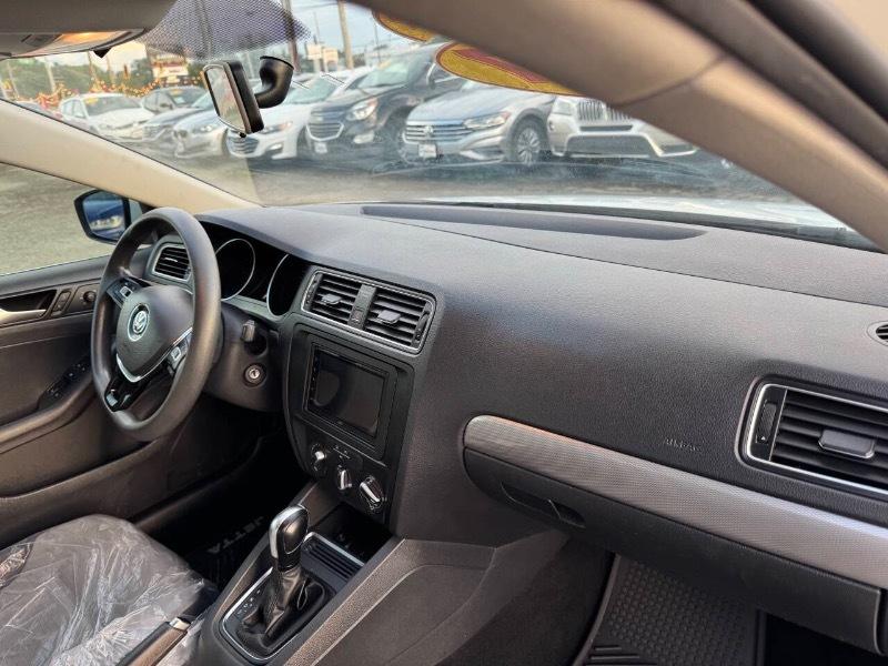 Volkswagen Jetta 1.4T S 6A 2017