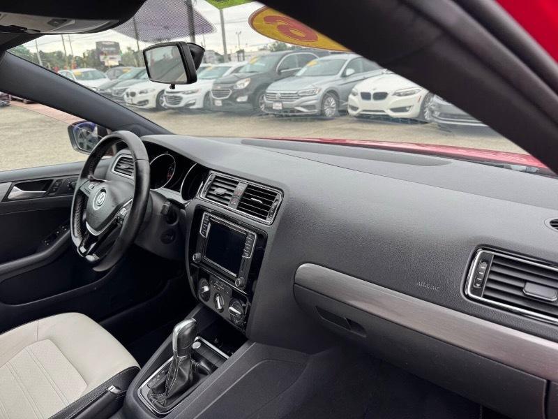 Volkswagen Jetta SE 6A 2016