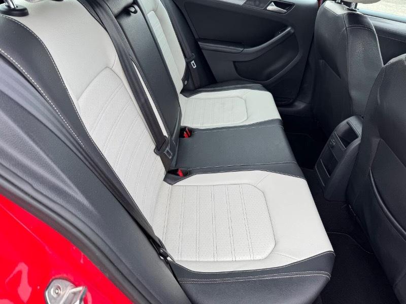 Volkswagen Jetta SE 6A 2016