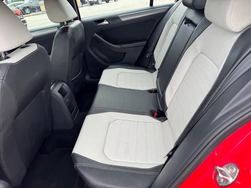 Volkswagen Jetta SE 6A 2016
