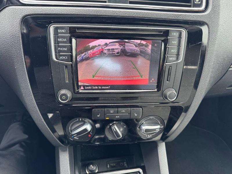 Volkswagen Jetta SE 6A 2016