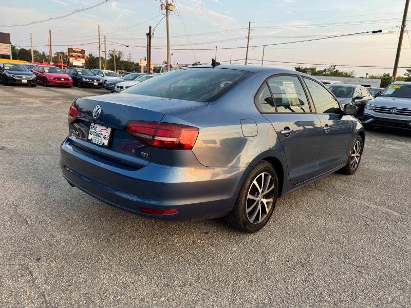 Volkswagen Jetta SE 6A 2016