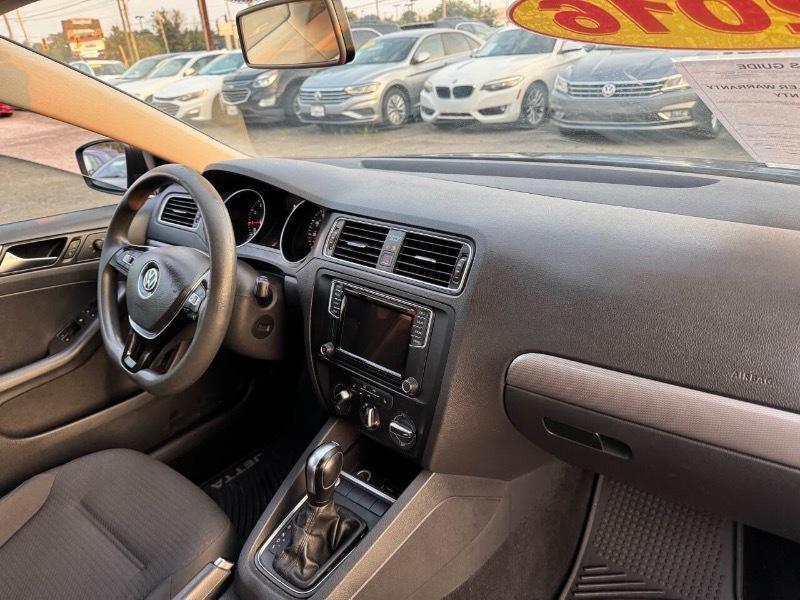 Volkswagen Jetta SE 6A 2016