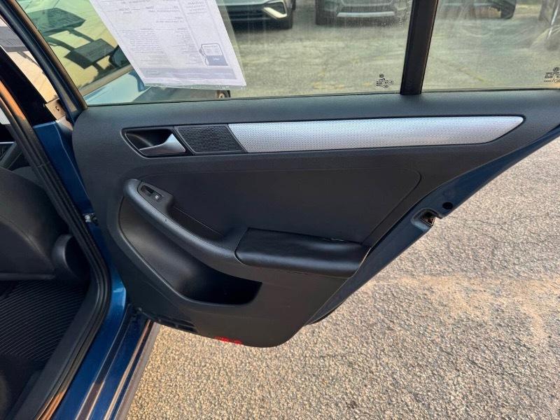 Volkswagen Jetta SE 6A 2016
