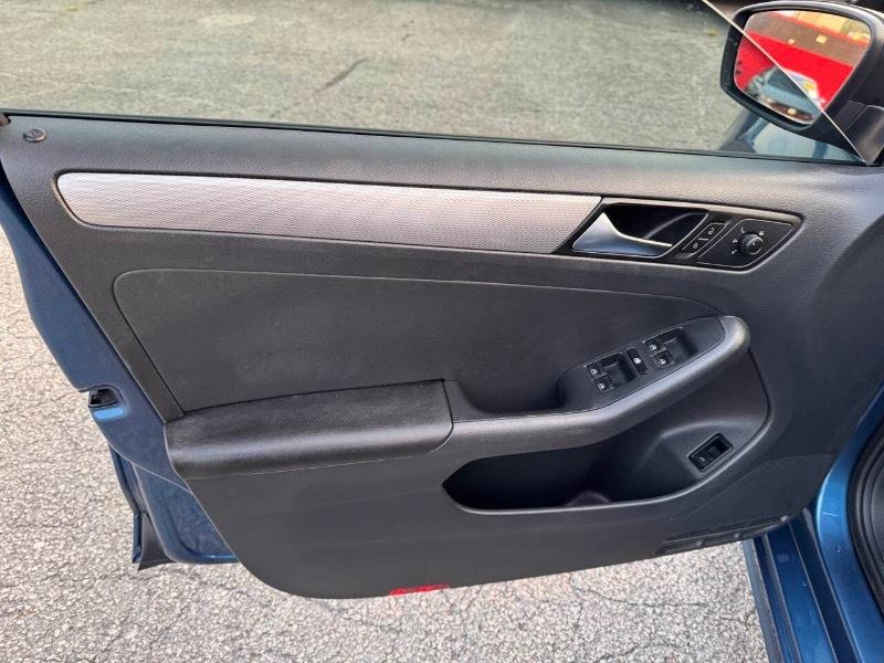 Volkswagen Jetta SE 6A 2016