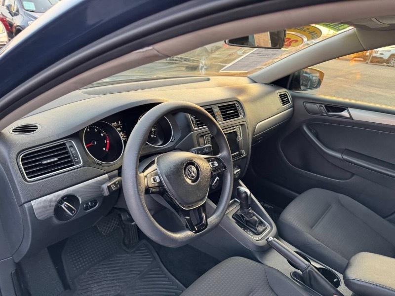 Volkswagen Jetta SE 6A 2016