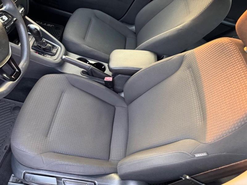 Volkswagen Jetta SE 6A 2016