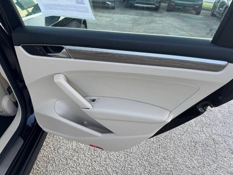 Volkswagen Passat SEL Premium PZEV 6A 2016
