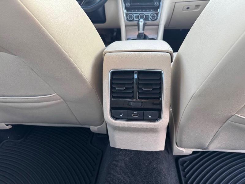 Volkswagen Passat SEL Premium PZEV 6A 2016
