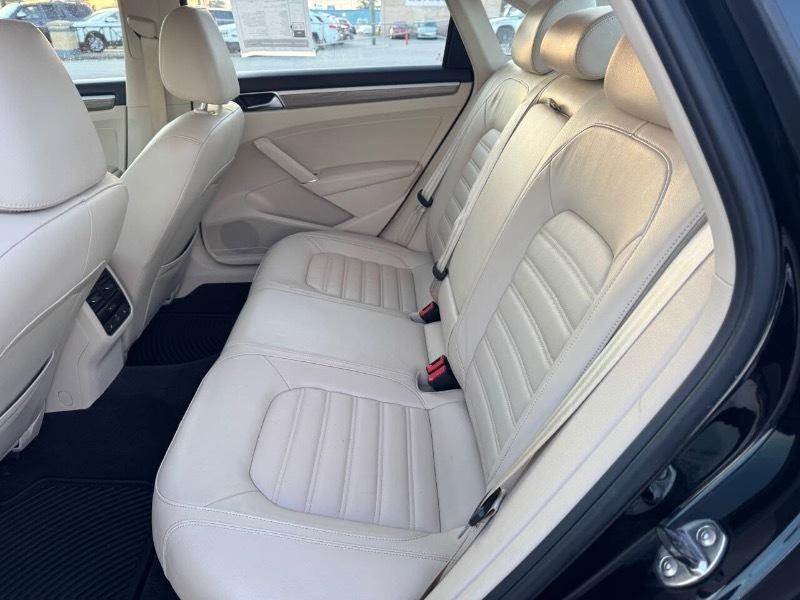 Volkswagen Passat SEL Premium PZEV 6A 2016
