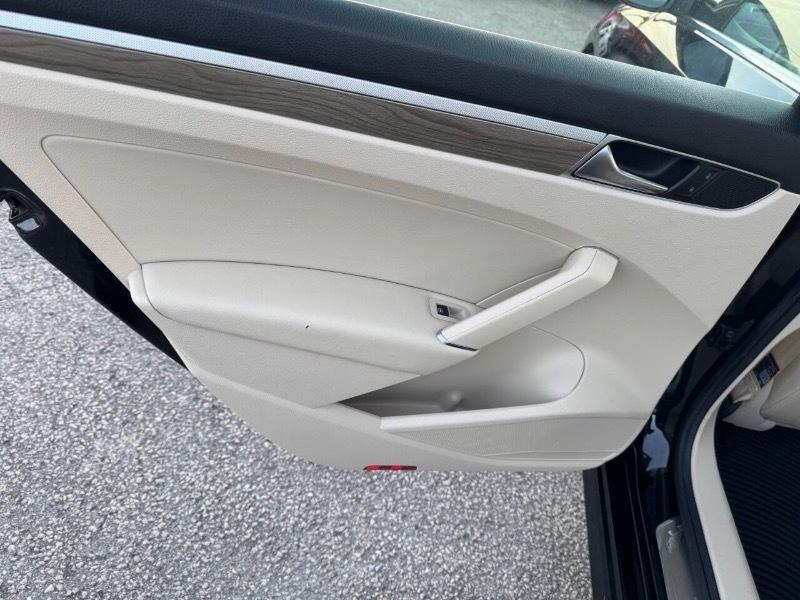 Volkswagen Passat SEL Premium PZEV 6A 2016