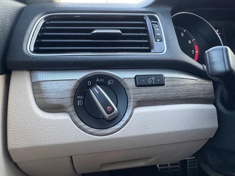 Volkswagen Passat SEL Premium PZEV 6A 2016