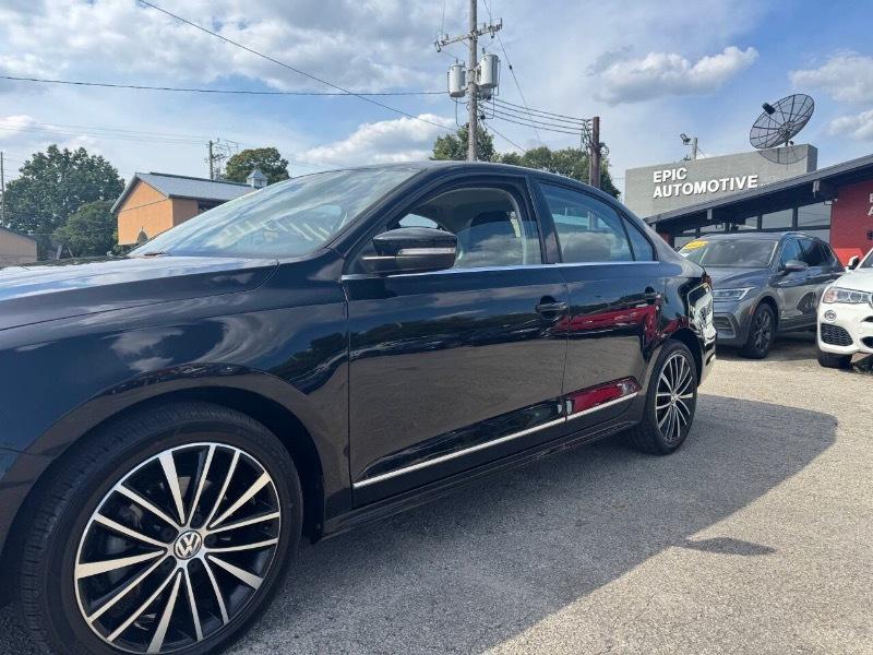Volkswagen Jetta 1.8T SEL 6A 2017