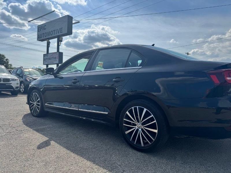 Volkswagen Jetta 1.8T SEL 6A 2017