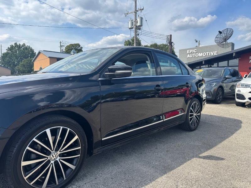 Volkswagen Jetta 1.8T SEL 6A 2017
