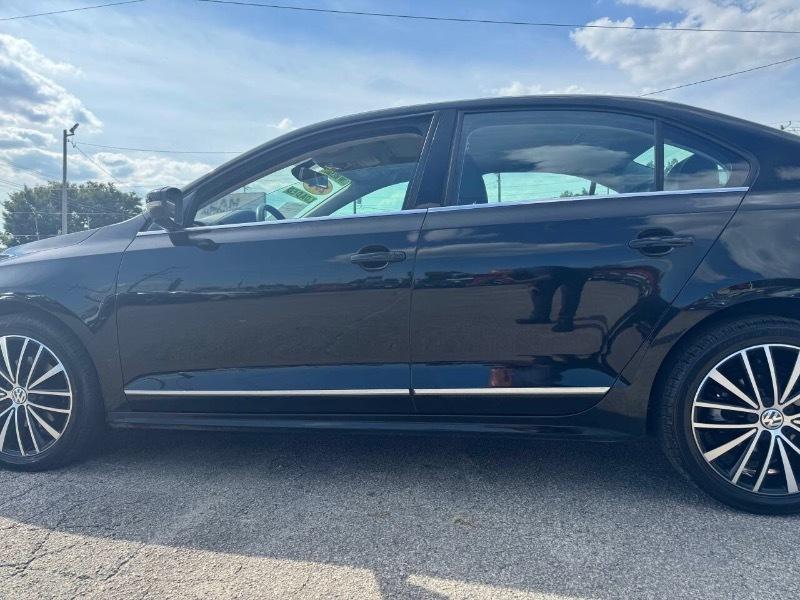 Volkswagen Jetta 1.8T SEL 6A 2017
