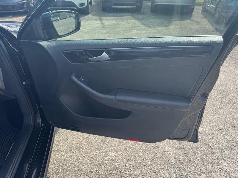 Volkswagen Jetta 1.8T SEL 6A 2017