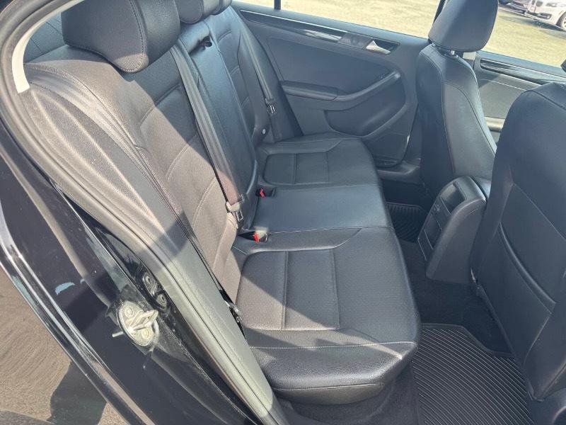 Volkswagen Jetta 1.8T SEL 6A 2017