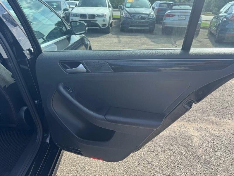 Volkswagen Jetta 1.8T SEL 6A 2017