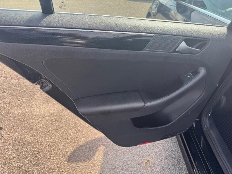 Volkswagen Jetta 1.8T SEL 6A 2017