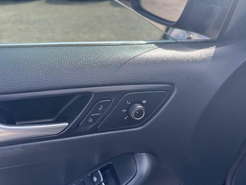 Volkswagen Jetta 1.8T SEL 6A 2017