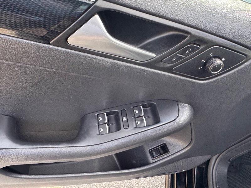 Volkswagen Jetta 1.8T SEL 6A 2017