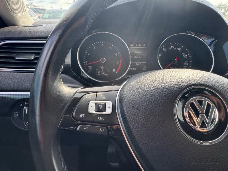 Volkswagen Jetta 1.8T SEL 6A 2017