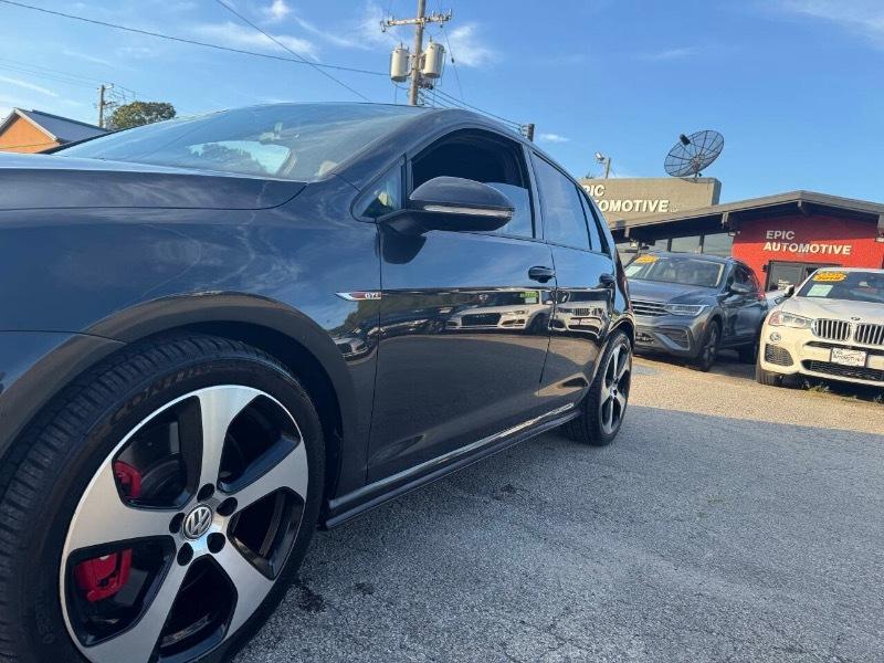 Volkswagen Golf GTI SE 6M 4-Door 2017