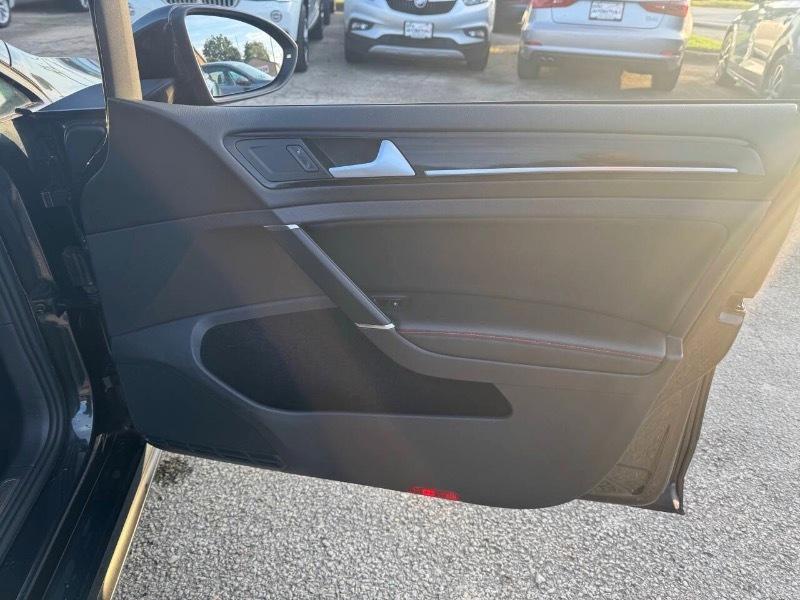 Volkswagen Golf GTI SE 6M 4-Door 2017