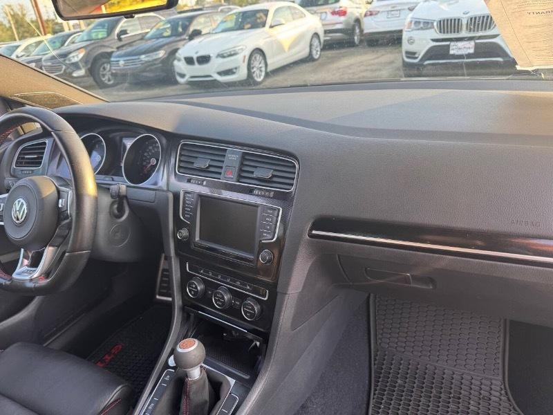 Volkswagen Golf GTI SE 6M 4-Door 2017