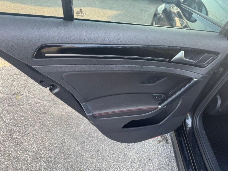 Volkswagen Golf GTI SE 6M 4-Door 2017