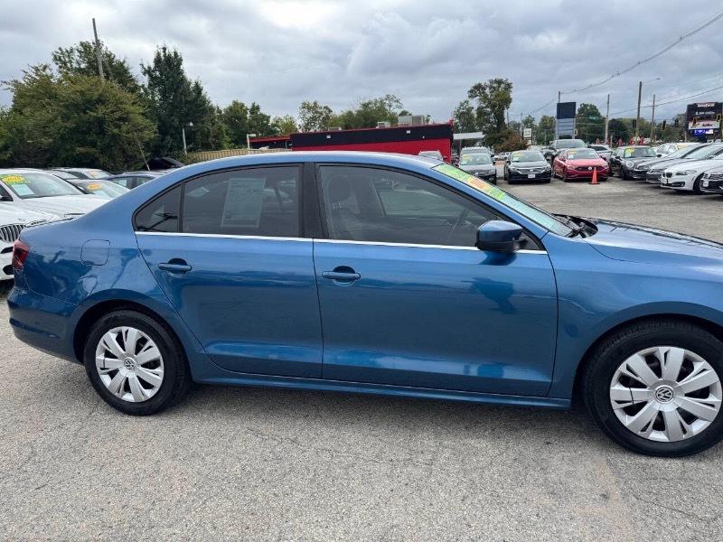 Volkswagen Jetta 1.4T S 6A 2017