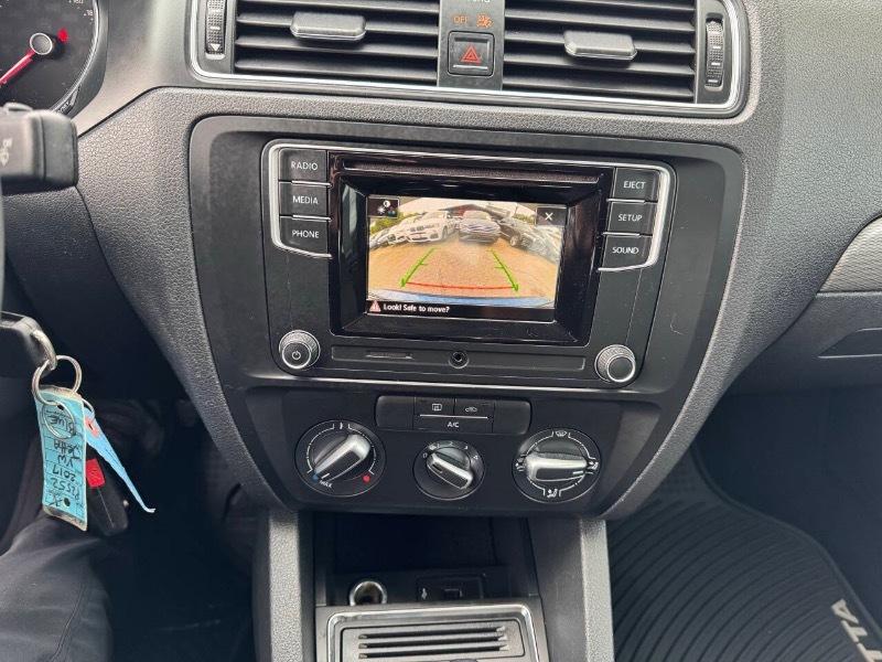 Volkswagen Jetta 1.4T S 6A 2017